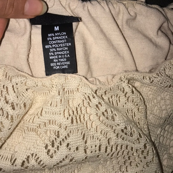 Lace Crop Trop - Picture 2 of 3